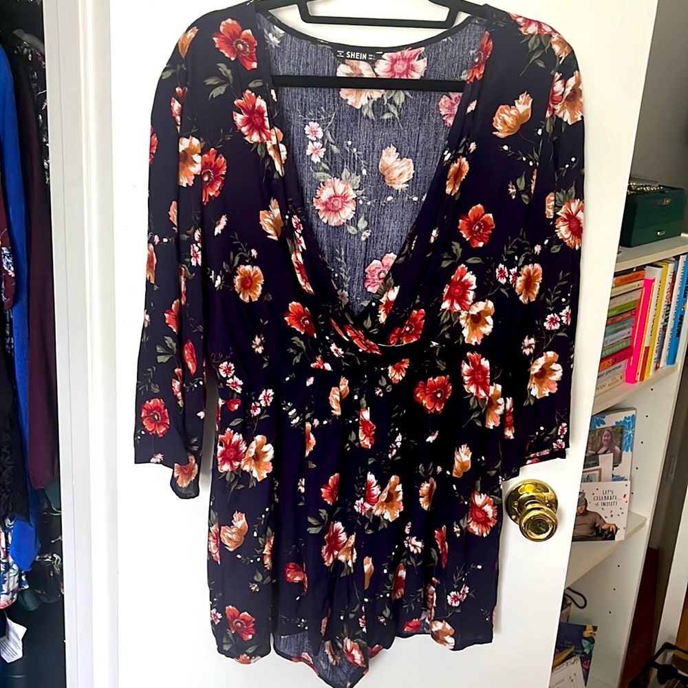 Navy 3/4 sleeve romper floral